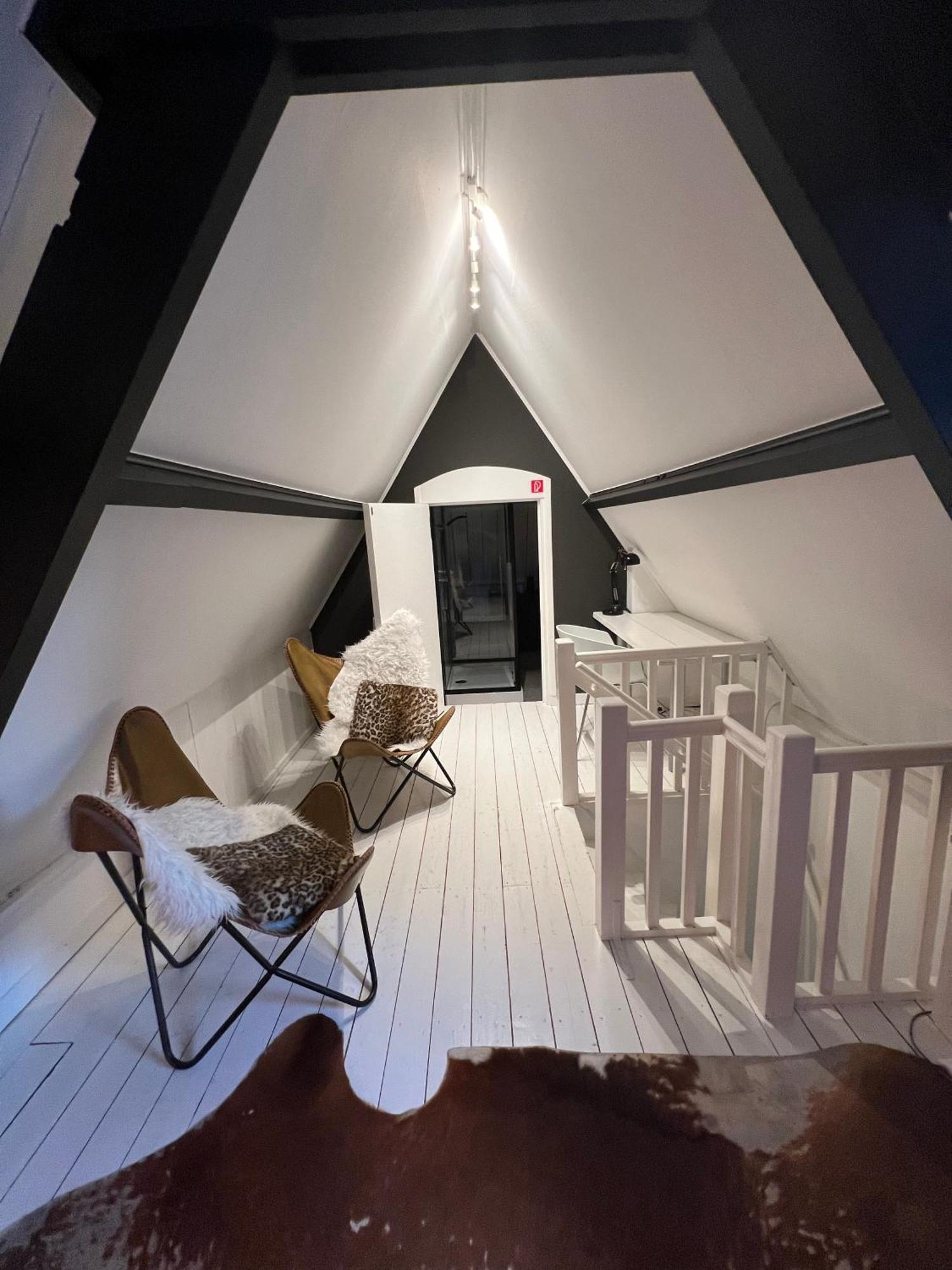 Hush Bed & Breakfast Χέλμοντ Εξωτερικό φωτογραφία